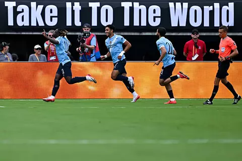 بسبب أمم أفريقيا.. مرموش وآيت نوري يغيبان 7 مباريات عن مانشستر سيتي